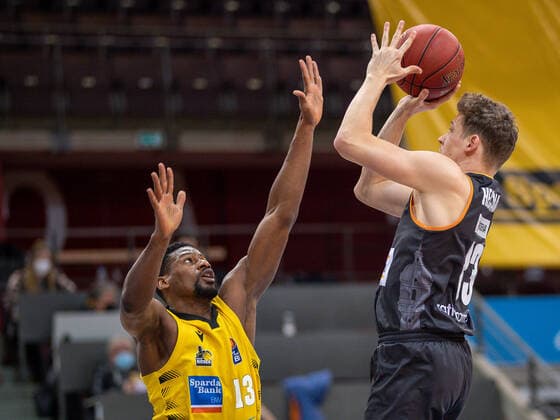 Yorman Polas Bartolo (MHP Riesen Ludwigsburg, 13), Patrick Heckmann (Ratiopharm Ulm 33), MHP Riesen Ludwigsburg vs. Ratiopharm Ulm, Basketball, Bundesliga, 12. Spieltag, Spielzeit 20 21, 09.01.2021, MHP Riesen Ludwigsburg vs. Ratiopharm Ulm, Basketball, Bundesliga, 12. Spieltag, Spielzeit 20 21, 09.01.2021 Ludwigsburg Copyright: xEibner-Pressefoto SaschaxWaltherx EP_swa