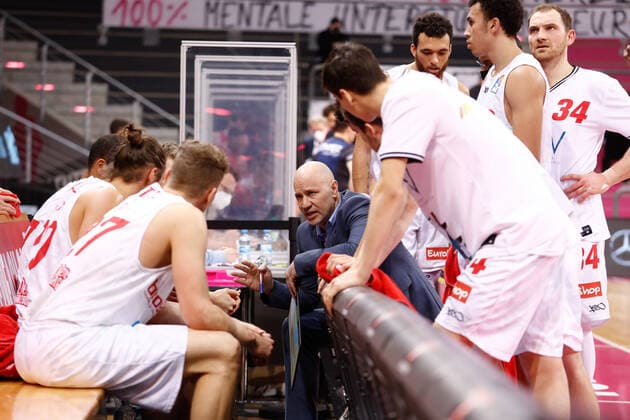 Denis Wucherer (s. Oliver Würzburg, Cheftrainer) in der Auszeit. Telekom Baskets Bonn vs. s. Oliver Wuerzburg, Herren, Basketball, 1. Bundesliga, 12. Spieltag, 2020 2021, 09.01.2021 Telekom Baskets Bonn vs. s. Oliver Wuerzburg, Herren, Basketball, 1. Bundesliga, 12. Spieltag, 2020 2021, 09.01.2021 Bonn Copyright: xJulianxMeusel Eibner-Pressefotox EP_JML