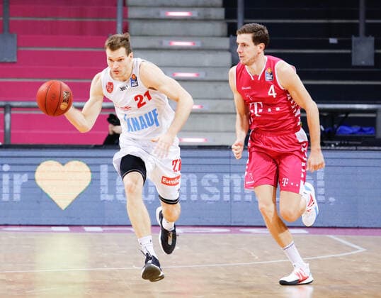 Florian Koch (s. Oliver Würzburg, 21) im Zweikampf mit Julius Böhmer (s. Oliver Würzburg, 04) Telekom Baskets Bonn vs. s. Oliver Wuerzburg, Herren, Basketball, 1. Bundesliga, 12. Spieltag, 2020 2021, 09.01.2021 Telekom Baskets Bonn vs. s. Oliver Wuerzburg, Herren, Basketball, 1. Bundesliga, 12. Spieltag, 2020 2021, 09.01.2021 Bonn Copyright: xJulianxMeusel Eibner-Pressefotox EP_JML