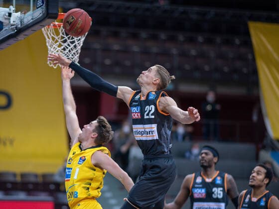 Jordan Hulls (MHP Riesen Ludwigsburg, 01), Thomas Klepeisz (Ratiopharm Ulm 22), MHP Riesen Ludwigsburg vs. Ratiopharm Ulm, Basketball, Bundesliga, 12. Spieltag, Spielzeit 20 21, 09.01.2021, MHP Riesen Ludwigsburg vs. Ratiopharm Ulm, Basketball, Bundesliga, 12. Spieltag, Spielzeit 20 21, 09.01.2021 Ludwigsburg Copyright: xEibner-Pressefoto SaschaxWaltherx EP_swa