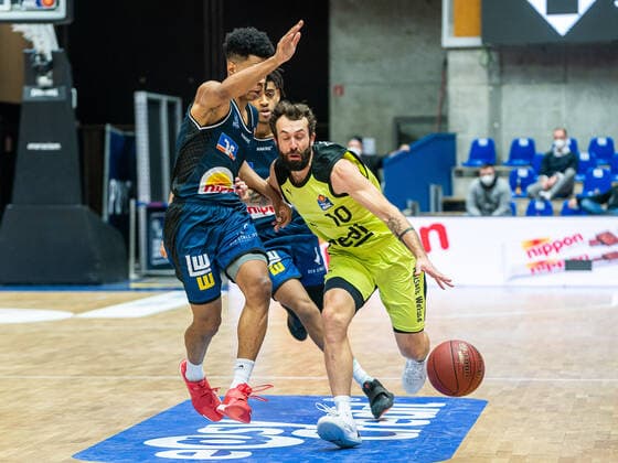 Bastian Doreth (medi bayreuth, 10) gegen Trae Bell-Haynes (HAKRO Merlins Crailsheim , 02), HARKO Merlins Crailsheim vs. medi bayreuth, 1. Bundesliga, Basketball, Herren, 16.01.2021 HARKO Merlins Crailsheim vs. medi bayreuth, 1. Bundesliga, Basketball, Herren, 16.01.2021 Ilshofen Copyright: xEibner-Pressefotox EP_mst