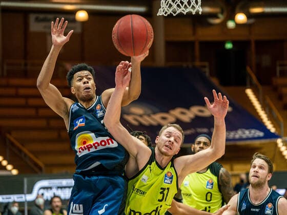Osvaldas Olisevicius (medi bayreuth, 31) gegen Trae Bell-Haynes (HAKRO Merlins Crailsheim , 02), HARKO Merlins Crailsheim vs. medi bayreuth, 1. Bundesliga, Basketball, Herren, 16.01.2021 HARKO Merlins Crailsheim vs. medi bayreuth, 1. Bundesliga, Basketball, Herren, 16.01.2021 Ilshofen Copyright: xEibner-Pressefotox EP_mst