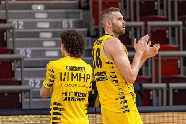 Jonah Radebaugh (MHP Riesen Ludwigsburg 12) Jonas Wohlfahrt-Bottermann (MHP Riesen Ludwigsburg, 18) ¨MHP Riesen Ludwigsburg vs. Brose Bamberg, Basketball, Bundesliga, easy credit BBL, Spieltag 14, Spielzeit 2020 2021, 16.01.2021, ¨¨ MHP Riesen Ludwigsburg vs. Brose Bamberg, Basketball, Bundesliga, easy credit BBL, Spieltag 13, Spielzeit 2020 2021, 16.01.2021 Ludwigsburg Copyright: xNinaxSander xEibnerxPressefotoxIx EP_NSR