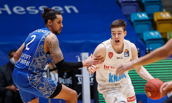 Deutschland, Frankfurt am Main, Fraport Arena, 17.01.2021, emspor, emonline, despor, deonline, FRAPORT SKYLINERS - s.Oliver Wuerzburg, Basketball, BBL Bild: v. li. v. li. Michael Kessens (Fraport Skyliners) und Nils Hassfurther (s.Oliver Wuerzburg), Copyright: HMBxMedia xHeikoxBecker