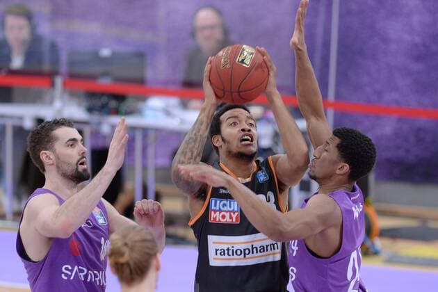 Troy Caupain (Ratiopharm Ulm) (am Ball), Aubrey Dawkins (BG Goettingen) (R), Harper Kamp (BG Goettingen) (L), GER, Basketball, Bundesliga, BBL, BG Goettingen - Ratiopharm Ulm, 17.01.2021, Basketball, Bundesliga, BBL, BG Goettingen - Ratiopharm Ulm, 17.01.2021 Goettingen Copyright: xEibner-pressefotox xRolandxSippelx