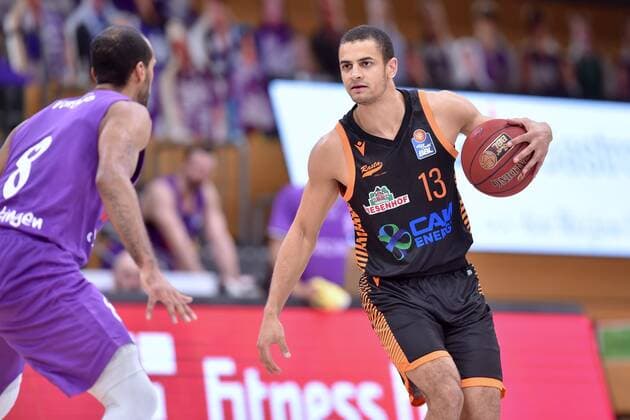 Jean Salumu (Rasta Vechta) (am ball) und Akeem Vargas (BG Goettingen) , Basketball, Bundesliga, BBL, BG Goettingen - SC Rasta Vechta, 22.01.2021, BG Goettingen - SC Rasta Vechta, Basketball, Bundesliga, GER, BBL, 22.01.2021 Goettingen Copyright: xSippel xEibner-Pressefotox EP_rsl