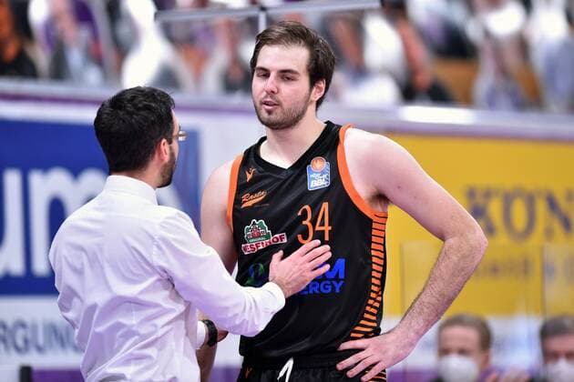Thomas Paech (Trainer, Headcoach Rasta Vechta) und Jesse Hunt (Rasta Vechta) (R) enttaeuscht, frustriert, Emotion , Basketball, Bundesliga, BBL, BG Goettingen - SC Rasta Vechta, 22.01.2021, BG Goettingen - SC Rasta Vechta, Basketball, Bundesliga, GER, BBL, 22.01.2021 Goettingen Copyright: xSippel xEibner-Pressefotox EP_rsl