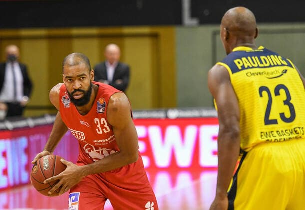 Brandon Thomas, Rickey Paulding 14. Spieltag, Basketball Bundesliga, Basketball Saison 2020 2021, Deutschland, easyCredit BBL, Germany, Giessen 46ers, giessen rot, Herren, Jobstairs GIESSEN 46ers - EWE Baskets Oldenburg, Oldenburg gelb