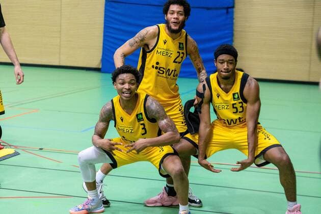 Joshua Sharkey (Tigers Tübingen, 3) Troy Simons (Tigers Tübingen, 23) Isaiah Crawley (Tigers Tübingen, 53)¨¨¨Tigers Tübingen vs. Eisbären Bremerhaven, 2. Basketball, Bundesliga, Pro A, Barmer 2 Basketball, Spieltag 17, Spielzeit 2020 2021, 23.01.2021, ¨¨ Tigers Tübingen - Eisbären Bremerhaven, Basketball, 2. Bundesliga, Barmer 2 Basketball, Spieltag 17, Spielzeit 2020 2021, 23.01.2021 Rottenburg am Neckar Copyright: xNinaxSander xEibnerxPressefotoxIx EP_NSR