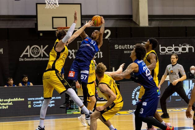 Enosch Wolf (Tigers Tübingen, 8) Trey Davis (Eisbären Bremerhaven, 57) Timo Lanmüller (Tigers Tübingen, 77) John Bohannon (Eisbären Bremerhaven, 23) Isaiah Crawley (Tigers Tübingen, 53) ¨¨¨Tigers Tübingen vs. Eisbären Bremerhaven, 2. Basketball, Bundesliga, Pro A, Barmer 2 Basketball, Spieltag 17, Spielzeit 2020 2021, 23.01.2021, ¨¨ Tigers Tübingen - Eisbären Bremerhaven, Basketball, 2. Bundesliga, Barmer 2 Basketball, Spieltag 17, Spielzeit 2020 2021, 23.01.2021 Rottenburg am Neckar Copyright: xNinaxSander xEibnerxPressefotoxIx EP_NSR