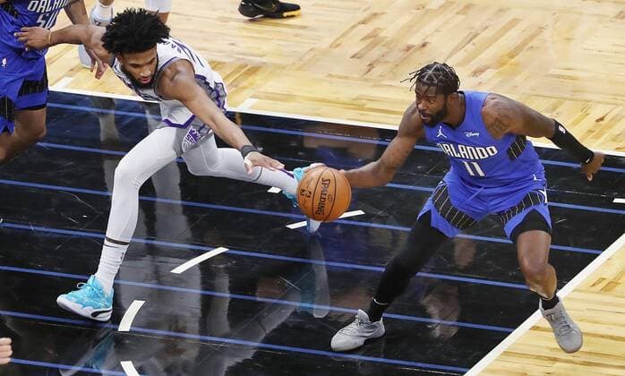 January 27, 2021, Orlando, Florida, USA: The Orlando Magic s James Ennis III, right, steals the ball from the Sacramento Kings Marvin Bagley III, left, at the Amway Center in Orlando, Florida, on Wednesday, Jan. 27, 2021. The Kings won, 121-107. Orlando USA - ZUMAm67_ 0111219834st Copyright: xStephenxM.xDowellx