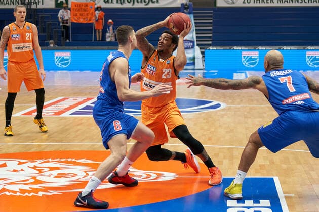 Syntainics MBC - Ratiopharm Ulm, Basketball, Bundesliga, Maenner, 15. Spieltag, 30.01.2021, v.l.: <mbc ulm Syntainics MBC - ratiopharm ulm, Basketball, Bundesliga, Maenner, 15. Spieltag, 30.01.2021, Weissenfels