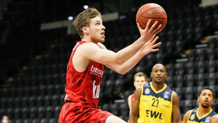 Deutschland , Oldenburg , EWE Arena (Weser-Ems-Hallen) , 30.01.2021, emspor, emonline, despor, deonline, EWE Baskets Oldenburg vs. s.Oliver Wuerzburg, easyCredit BBL, 15. Spieltag Bild: Nils Haßfurther (s.Oliver Wuerzburg) Copyright: HMBxMedia JulienxBecker