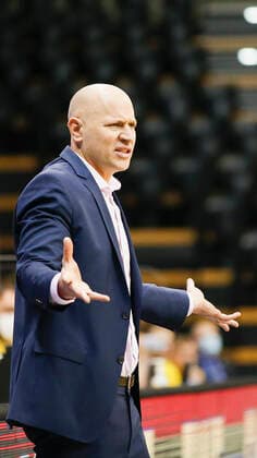 Deutschland , Oldenburg , EWE Arena (Weser-Ems-Hallen) , 30.01.2021, emspor, emonline, despor, deonline, EWE Baskets Oldenburg vs. s.Oliver Wuerzburg, easyCredit BBL, 15. Spieltag Bild: Trainer Denis Wucherer (s.Oliver Wuerzburg) ist veraergert Copyright: HMBxMedia JulienxBecker