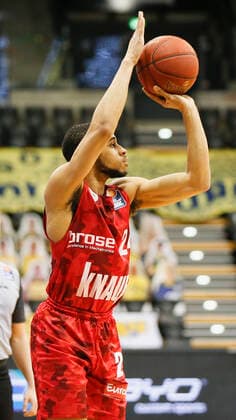 Deutschland , Oldenburg , EWE Arena (Weser-Ems-Hallen) , 30.01.2021, emspor, emonline, despor, deonline, EWE Baskets Oldenburg vs. s.Oliver Wuerzburg, easyCredit BBL, 15. Spieltag Bild: Cameron Hunt (s.Oliver Wuerzburg) mit dem Dreier Copyright: HMBxMedia JulienxBecker