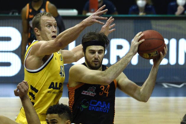 v.l. Luke Sikma - Alba, Jesse Hunt - Rasta Vechta, 31.01.2021, BBL, Alba Berlin vs RASTA Vechta , in der Mercedes Benz Arena, GER, Berlin, 31.01.2021, BBL, Alba vs RASTA Vechta Berlin Copyright: xUwexKoch xEibner-Pressefotox EP_ukh