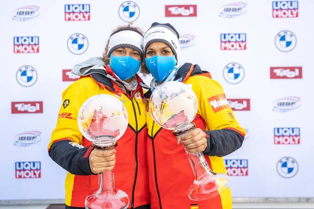 31.01.2021, Olympia Eiskanal, Innsbruck, AUT, BMW IBSF Weltcup Bob, Igls, Damen Zweierbob, Siegerehrung, im Bild Vanessa Mark, Mariama Jamanka (GER) Vanessa Mark Mariama Jamanka of Germany during the winner ceremony for the women doubles Bobsleigh competition of BMW IBSF World Cup at the Olympia Eiskanal in Innsbruck, Austria on 2021 01 31.