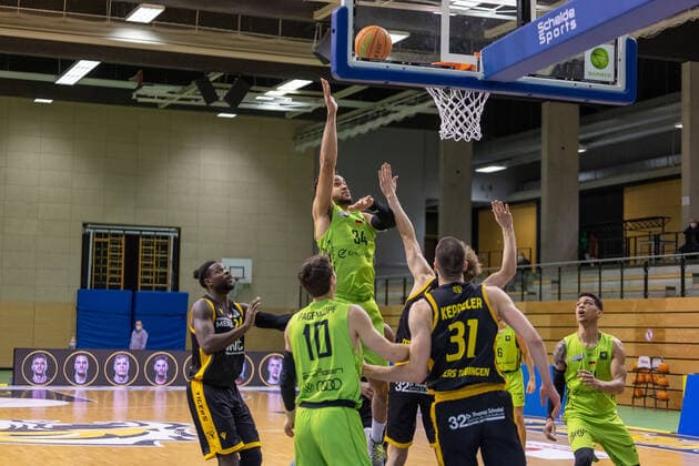 Roland Nyama (Tigers Tübingen, 24) Jack Pagenkopf (Ehingen Urspring, 10) Akim-Jamal Jonah ( Ehingen Urspring, 34) Timo Lanmüller (Tigers Tübingen, 77) Daniel Keppeler (Tigers Tübingen, 31) Ferenc Gille (Ehingen Urspring, 34)¨¨¨Tigers Tübingen vs. Ehingen Urspring, 2. Basketball, Bundesliga, Pro A, Barmer 2 Basketball, Spieltag 19, Spielzeit 2020 2021, 03.02.2021, ¨¨ Tigers Tübingen - Ehingen Urspring , Basketball, 2. Bundesliga, Barmer 2 Basketball, Spieltag 19, Spielzeit 2020 2021, 03.02.2021 Rottenburg am Neckar Copyright: xNinaxSander xEibnerxPressefotoxIx EP_NSR