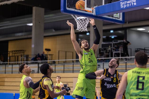 Ferenc Gille (Ehingen Urspring, 11) Isaiah Crawley (Tigers Tübingen, 53) Akim-Jamal Jonah (Ehingen Urspring, 34) Enosch Wolf (Tigers Tübingen, 8)¨¨Tigers Tübingen vs. Ehingen Urspring, 2. Basketball, Bundesliga, Pro A, Barmer 2 Basketball, Spieltag 19, Spielzeit 2020 2021, 03.02.2021, ¨¨ Tigers Tübingen - Ehingen Urspring , Basketball, 2. Bundesliga, Barmer 2 Basketball, Spieltag 19, Spielzeit 2020 2021, 03.02.2021 Rottenburg am Neckar Copyright: xNinaxSander xEibnerxPressefotoxIx EP_NSR