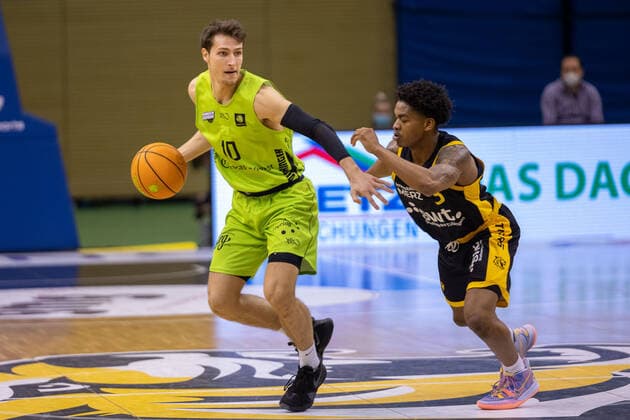 Jack Pagenkopf (Ehingen Urspring, 10) Joshua Sharkey (Tigers Tübingen, 3)¨¨¨Tigers Tübingen vs. Ehingen Urspring, 2. Basketball, Bundesliga, Pro A, Barmer 2 Basketball, Spieltag 19, Spielzeit 2020 2021, 03.02.2021, ¨¨ Tigers Tübingen - Ehingen Urspring , Basketball, 2. Bundesliga, Barmer 2 Basketball, Spieltag 19, Spielzeit 2020 2021, 03.02.2021 Rottenburg am Neckar Copyright: xNinaxSander xEibnerxPressefotoxIx EP_NSR