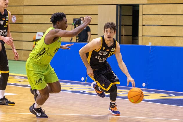 De quan Abrom (Ehingen Urspring, 33) Gianni Otto (Tigers Tübingen, 10)¨¨¨Tigers Tübingen vs. Ehingen Urspring, 2. Basketball, Bundesliga, Pro A, Barmer 2 Basketball, Spieltag 19, Spielzeit 2020 2021, 03.02.2021, ¨¨ Tigers Tübingen - Ehingen Urspring , Basketball, 2. Bundesliga, Barmer 2 Basketball, Spieltag 19, Spielzeit 2020 2021, 03.02.2021 Rottenburg am Neckar Copyright: xNinaxSander xEibnerxPressefotoxIx EP_NSR