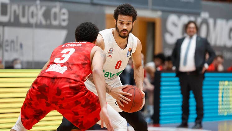 Basketball, BBL 2020 2021, 10. Spieltag, s.Oliver Wuerzburg - FC Bayern Muenchen v. li. Tyson Ward (s.Oliver Wuerzburg) und Nick Weiler-Babb (FC Bayern Muenchen), 03.02.2021, Basketball, BBL 2020 2021, 10. Spieltag, s.Oliver Wuerzburg - FC Bayern Muenchen, GER, Wuerzburg, s.Oliver Arena, HMB Media Heiko Becker Pool Wuerzburg s.Oliver Arena Bayern GER