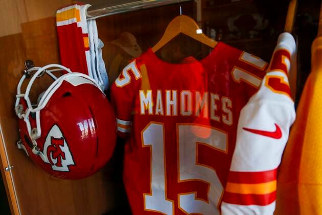 January 28, 2021, Tampa, Florida, USA: The NFL, American Football Herren, USA locker room display of Kansas City Chiefs quarterback Patrick Mahomes (15) is seen at the Super Bowl Experience, the NFL s interactive football theme park, ahead of Super Bowl 55 at Julian B. Lane Riverfront Park on Thursday, Jan. 28, 2021. Tampa USA - ZUMAs70_ 20210128_zan_s70_052 Copyright: xIvyxCeballox