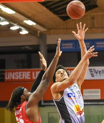 Chad Brown, Jamuni McNeace Basketball Bundesliga, Basketball Saison 2020 2021, 16. Spieltag, Deutschland, easyCredit BBL, Germany, Giessen 46ers, giessen rot, Herren, Jobstairs GIESSEN 46ers - Hakro Merlins Crailsheim, Männer, Crailsheim hellblau