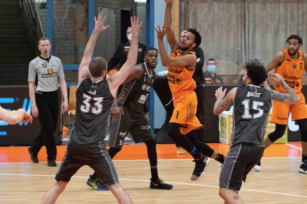 Nate Britt ( 1) passt in die Zone wiha Panthers Schwenningen vs. MLP Academics Heidelberg, Basketball, BARMER 2. BASKETBALL BUNDESLIGA, 10. Spieltag 2020 2021, 06.02.2021, wiha Panthers Schwenningen vs. MLP Academics Heidelberg, Basketball, BARMER 2. BASKETBALL BUNDESLIGA, 10. Spieltag 2020 2021, 06.02.2021, Copyright: xMiclasxHaasis Eibner-Pressefotox EP_mhs