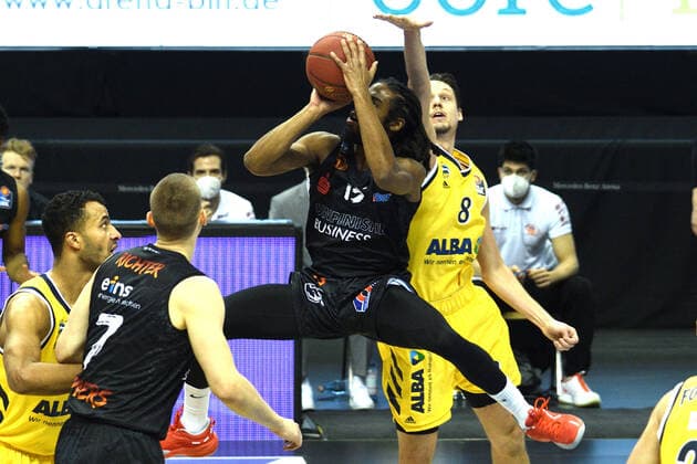 Marcus Thornton - Chemnitz, Marcus Eriksson - Alba, 07.02.2021, BBL, Alba Berlin vs NINERS Chemnitz , in der Mercedes Benz Arena, GER, Berlin, 07.02.2021, BBL, Alba vs NINERS Chemnitz Berlin Copyright: xUwexKoch xEibner-Pressefotox EP_ukh