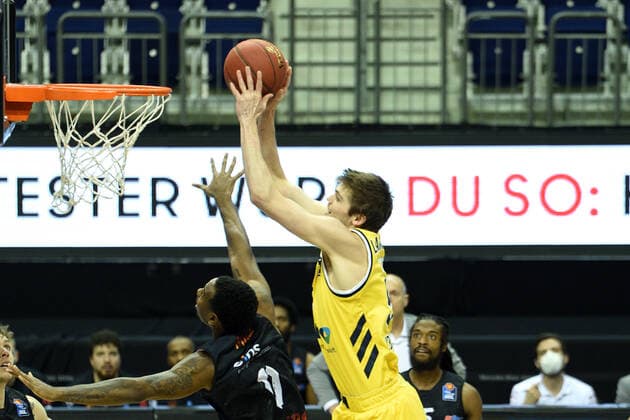 Ben Lammers - Alba, am Korb, 07.02.2021, BBL, Alba Berlin vs NINERS Chemnitz , in der Mercedes Benz Arena, GER, Berlin, 07.02.2021, BBL, Alba vs NINERS Chemnitz Berlin Copyright: xUwexKoch xEibner-Pressefotox EP_ukh