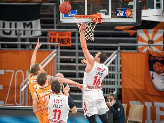Paul Zipser (FC Bayern, 16), Vladimir Lucic (FC Bayern, 11), Patrick Heckmann (Ratiopharm Ulm 33), ratiopharm Ulm vs. FC Bayern Basketball, Basketball, Bundesliga, easycredit, 17. Spieltag, Saison 2020 2021, 09.02.2021, ratiopharm Ulm vs. FC Bayern Basketball, Basketball, Bundesliga, easycredit, 17. Spieltag, Saison 2020 2021, 09.02.2021 Neu-Ulm Copyright: xEIBNER SaschaxWaltherx EP_EER