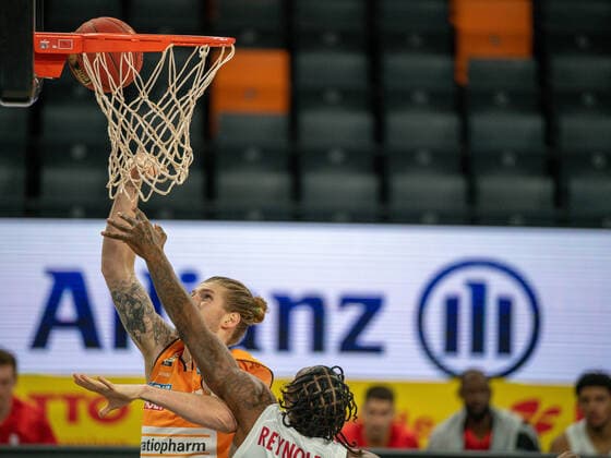 Dylan Osetkowski (Ratiopharm Ulm 21), Jalen Reynolds (FC Bayern, 08), ratiopharm Ulm vs. FC Bayern Basketball, Basketball, Bundesliga, easycredit, 17. Spieltag, Saison 2020 2021, 09.02.2021, ratiopharm Ulm vs. FC Bayern Basketball, Basketball, Bundesliga, easycredit, 17. Spieltag, Saison 2020 2021, 09.02.2021 Neu-Ulm Copyright: xEIBNER SaschaxWaltherx EP_EER