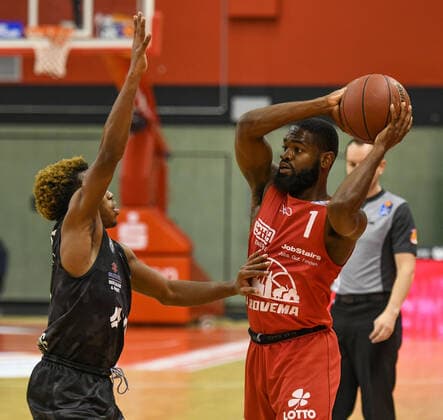 T. J. Shorts, Jonathan Stark Basketball Bundesliga, Basketball Saison 2020 2021, 19. Spieltag, Deutschland, easyCredit BBL, Germany, Giessen 46ers, giessen rot, Herren, Jobstairs GIESSEN 46ers - Hamburg Towers, Männer, Hamburg schwarz