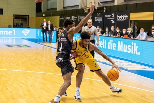 Zamal Nixons (Science City Jena, 5) Troy Simons (Tigers Tübingen, 23)¨¨¨Tigers Tübingen vs. Science City Jena, 2. Basketball, Bundesliga, Pro A, Barmer 2 Basketball, Spieltag 13, Spielzeit 2020 2021, 27.02.2021, ¨¨ Tigers Tübingen - Science City Jena, Basketball, 2. Bundesliga, Barmer 2 Basketball, Spieltag 13, Spielzeit 2020 2021, 27.02.2021 Rottenburg am Neckar Copyright: xDennisxDuddek xEibnerxPressefotox EP_DDU
