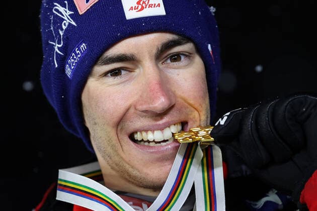 Nordische Ski WM in Oberstdorf, Skispringen, Herren Großschanze, Siegerehrung NORDIC SKIING - FIS Nordic World Ski Championships Oberstdorf 2021 OBERSTDORF,GERMANY,05.MAR.21 - NORDIC SKIING, Ski jumping, Skispringen, Ski, nordisch - FIS Nordic World Ski Championships, large hill, men, award ceremony. Image shows Stefan Kraft (AUT). Keywords: medal. GEPAxpictures xChristianxWalgram