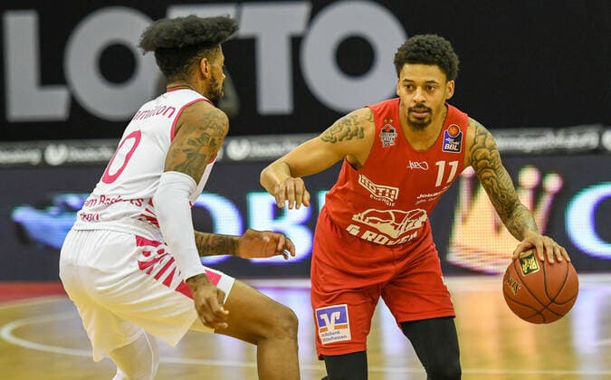 Alex Hamilton , Diante Garrett Basketball Bundesliga, Basketball Saison 2020 2021, 22. Spieltag, Deutschland, easyCredit BBL, Germany, Giessen 46ers, giessen rot, Herren, Jobstairs GIESSEN 46ers - Telekom Baskets Bonn, Männer, Bonn in weiß