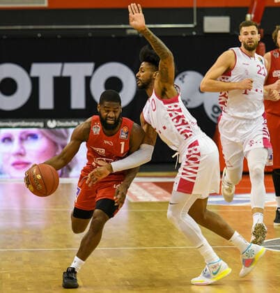 Jonathan Stark, Alex Hamilton Basketball Bundesliga, Basketball Saison 2020 2021, 22. Spieltag, Deutschland, easyCredit BBL, Germany, Giessen 46ers, giessen rot, Herren, Jobstairs GIESSEN 46ers - Telekom Baskets Bonn, Männer, Bonn in weiß