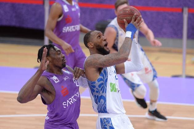 Kamari Murphy (Skyliners Frankfurt) (am Ball), Tai Odiase (BG Goettingen) (L) , Basketball, Bundesliga, BBL, BG Goettingen - Skyliners Frankfurt, 07.03.2021, BG Goettingen - Skyliners Frankfurt, Basketball, Bundesliga, GER, BBL, 07.03.2021 Goettingen Copyright: xEibner-Pressefotox-xRolandxSippelx