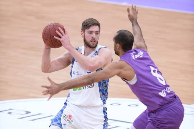 Jon Axel Gudmundsson (Skyliners Frankfurt) (am Ball), Akeem Vargas (BG Goettingen) (R) , Basketball, Bundesliga, BBL, BG Goettingen - Skyliners Frankfurt, 07.03.2021, BG Goettingen - Skyliners Frankfurt, Basketball, Bundesliga, GER, BBL, 07.03.2021 Goettingen Copyright: xEibner-Pressefotox-xRolandxSippelx