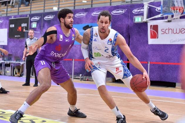 Michael Kessens (Skyliners Frankfurt) (ma Ball), Marvin Omuvwie (BG Goettingen) (L) , Basketball, Bundesliga, BBL, BG Goettingen - Skyliners Frankfurt, 07.03.2021, BG Goettingen - Skyliners Frankfurt, Basketball, Bundesliga, GER, BBL, 07.03.2021 Goettingen Copyright: xEibner-Pressefotox-xRolandxSippelx