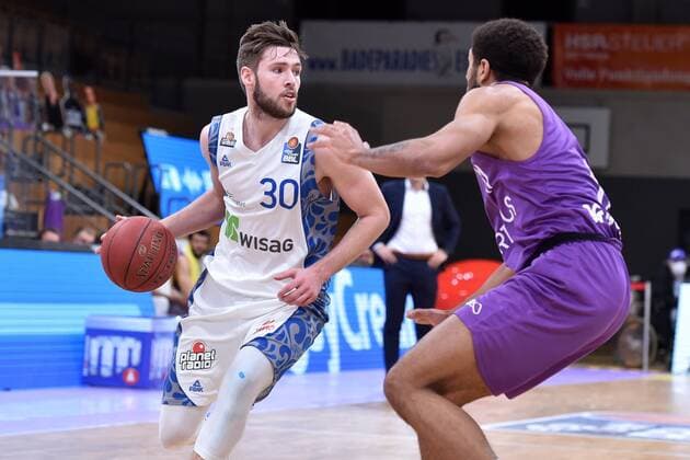 Jon Axel Gudmundsson (Skyliners Frankfurt) (am Ball) und Marvin Omuvwie (BG Goettingen) , Basketball, Bundesliga, BBL, BG Goettingen - Skyliners Frankfurt, 07.03.2021, BG Goettingen - Skyliners Frankfurt, Basketball, Bundesliga, GER, BBL, 07.03.2021 Goettingen Copyright: xEibner-Pressefotox-xRolandxSippelx