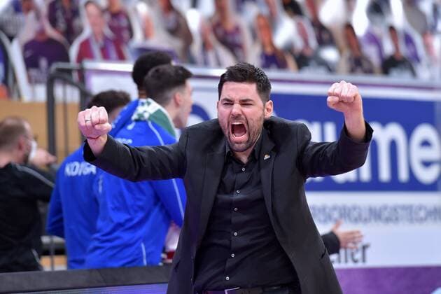 Jubel bei Sebastian Gleim (Trainer, Headcoach Skyliners Frankfurt) , Basketball, Bundesliga, BBL, BG Goettingen - Skyliners Frankfurt, 07.03.2021, BG Goettingen - Skyliners Frankfurt, Basketball, Bundesliga, GER, BBL, 07.03.2021 Goettingen Copyright: xEibner-Pressefotox-xRolandxSippelx