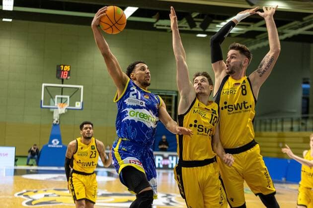 Basketball, 2. BL, Pro A, Tigers Tübingen - Phoenix Hagen Gianni Otto (Tigers Tübingen, 10), Enosch Wolf (Tigers Tübingen, 8), Joel-Sadu Aminu (Phoenix Hagen, 21)¨¨¨Kirchheim Knights vs. Tigers Tübingen, 2. Basketball, Bundesliga, Pro A, Barmer 2 Basketball, Spieltag 24, Spielzeit 2020 2021, 05.03.2021, ¨¨ Kirchheim Knights - Tigers Tübingen, Basketball, 2. Bundesliga, Barmer 2 Basketball, Spieltag 24, Spielzeit 2020 2021, 27.02.2021 Kirchheim Copyright: xDennisxDuddek xEibnerxPressefotox EP_DDU