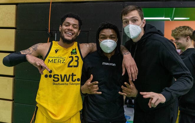 Troy Simons (Tigers Tübingen, 23), Joshua Sharkey (Tigers Tübingen, 3), Ryan Mikesell (Tigers Tübingen, 33)¨¨¨Kirchheim Knights vs. Tigers Tübingen, 2. Basketball, Bundesliga, Pro A, Barmer 2 Basketball, Spieltag 24, Spielzeit 2020 2021, 05.03.2021, ¨¨ Kirchheim Knights - Tigers Tübingen, Basketball, 2. Bundesliga, Barmer 2 Basketball, Spieltag 24, Spielzeit 2020 2021, 27.02.2021 Kirchheim Copyright: xDennisxDuddek xEibnerxPressefotox EP_DDU