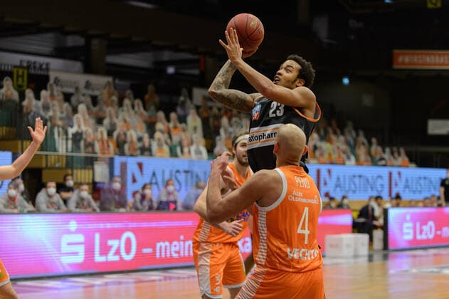 Troy CAUPAIN (23 ratiopharm ulm), Stefan PENO (4 Rasta Vechta) ; Rasta Vechta vs ratiopharm Ulm, Basketball, easyCredit BBL Bundesliga, 13.03.2021, 23. Spieltag, Saison 2020 2021 ; Copyright: xErikxHillmer EIBNERx EP_ehr Rasta Vechta vs ratiopharm Ulm, Basketball, easyCredit BBL Bundesliga, 13.03.2021, 23. Spieltag, Saison 2020 2021 Vechta Copyright: xErikxHillmer EIBNERx EP_ehr
