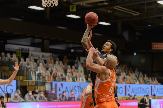Troy CAUPAIN (23 ratiopharm ulm), Stefan PENO (4 Rasta Vechta) ; Rasta Vechta vs ratiopharm Ulm, Basketball, easyCredit BBL Bundesliga, 13.03.2021, 23. Spieltag, Saison 2020 2021 ; Copyright: xErikxHillmer EIBNERx EP_ehr Rasta Vechta vs ratiopharm Ulm, Basketball, easyCredit BBL Bundesliga, 13.03.2021, 23. Spieltag, Saison 2020 2021 Vechta Copyright: xErikxHillmer EIBNERx EP_ehr