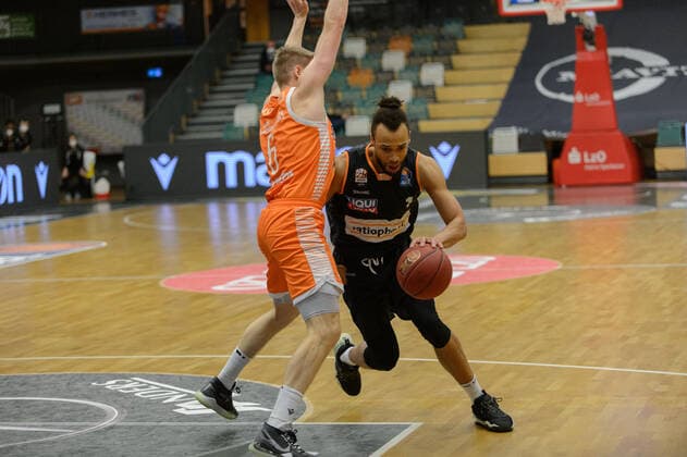 Tim HASBARGEN (6 Rasta Vechta), Demitrius CONGER (1 ratiopharm ulm) ; Rasta Vechta vs ratiopharm Ulm, Basketball, easyCredit BBL Bundesliga, 13.03.2021, 23. Spieltag, Saison 2020 2021 ; Copyright: xErikxHillmer EIBNERx EP_ehr Rasta Vechta vs ratiopharm Ulm, Basketball, easyCredit BBL Bundesliga, 13.03.2021, 23. Spieltag, Saison 2020 2021 Vechta Copyright: xErikxHillmer EIBNERx EP_ehr