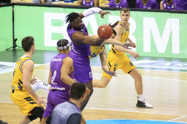 DEU, GER, 1.BBL, ALBA vs. BG Goettingen, 14.03.2021, Mercedes-Benz-Arena, Berlin, DEU, GER, 1.BBL, ALBA vs. BG Goettingen, im Bild Malte Delow (ALBA Berlin 6), Simone Fontecchio (ALBA Berlin 20), Tai Odiase (Goettingen 21), Nelson Weidemann (Goettingen 2)