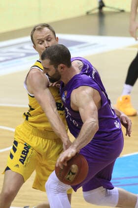DEU, GER, 1.BBL, ALBA vs. BG Goettingen, 14.03.2021, Mercedes-Benz-Arena, Berlin, DEU, GER, 1.BBL, ALBA vs. BG Goettingen, im Bild Luke Sikma (ALBA Berlin 43), Harper Kamp (Goettingen 18)